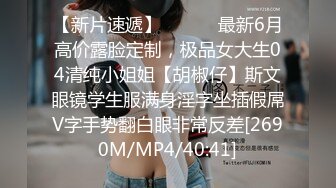 残念被肌肉教练和短发痞子轮流打桩,无套性爱骚穴被大屌撑的好大,激情对白